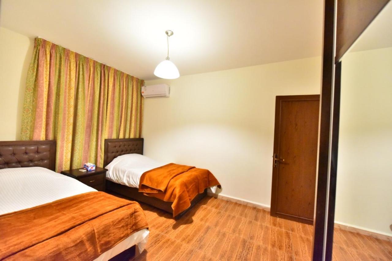 Al Farooq Hotel Apartments Амман Екстер'єр фото