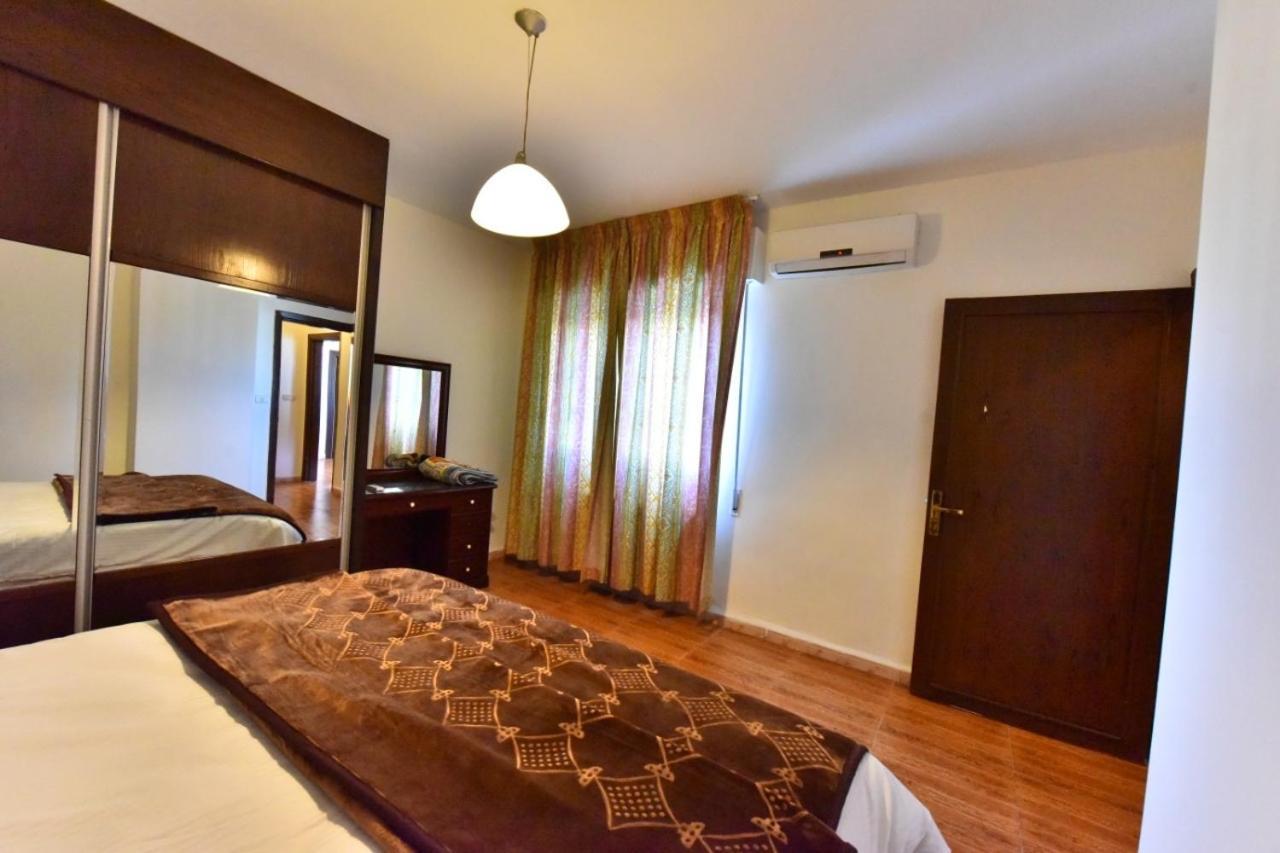 Al Farooq Hotel Apartments Амман Екстер'єр фото