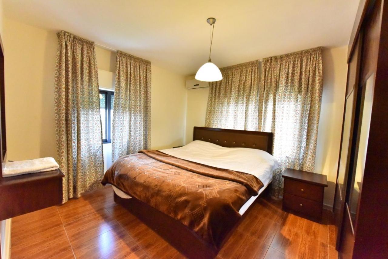 Al Farooq Hotel Apartments Амман Екстер'єр фото