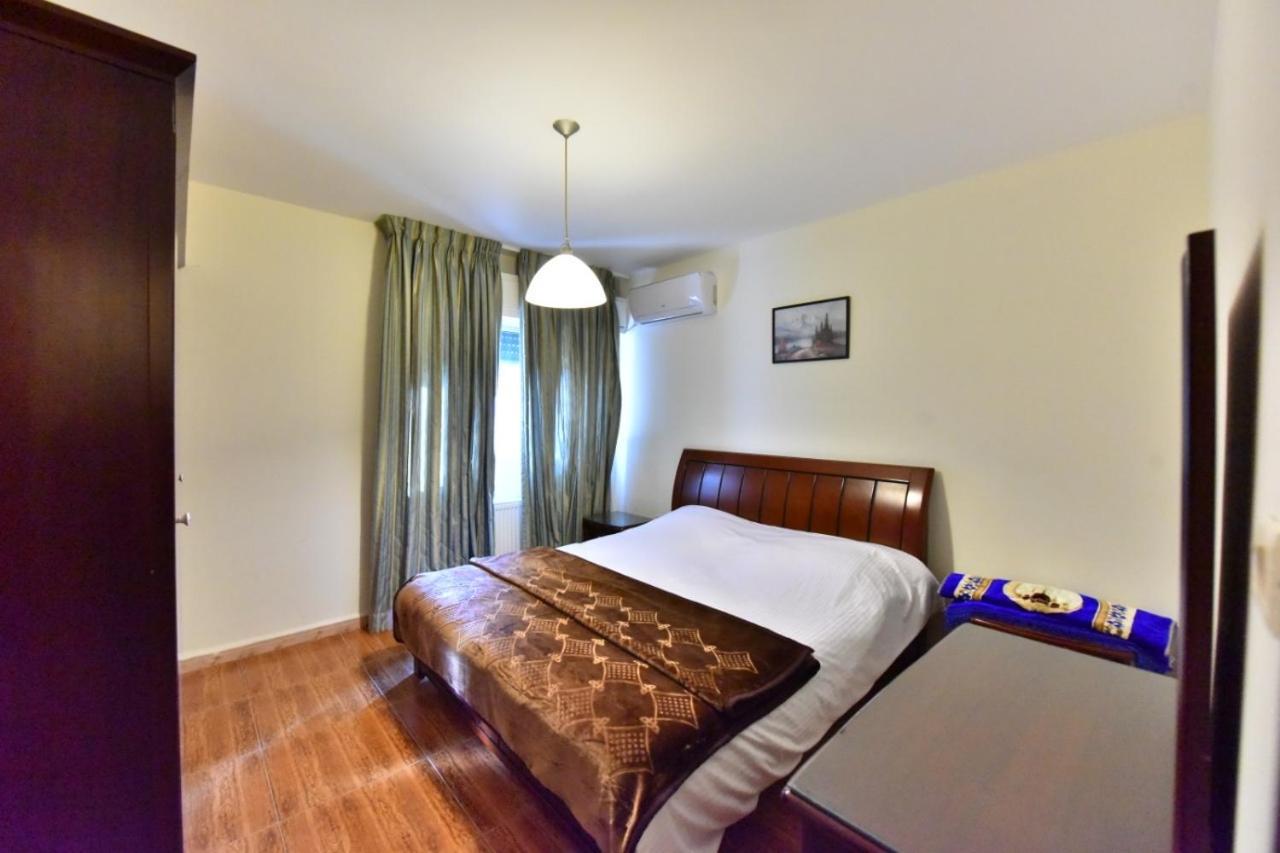 Al Farooq Hotel Apartments Амман Екстер'єр фото