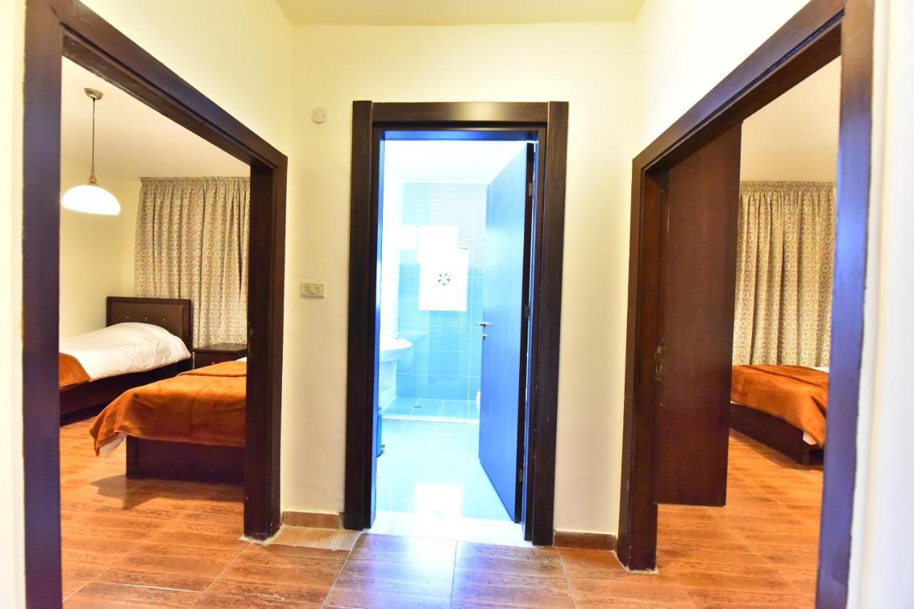 Al Farooq Hotel Apartments Амман Екстер'єр фото
