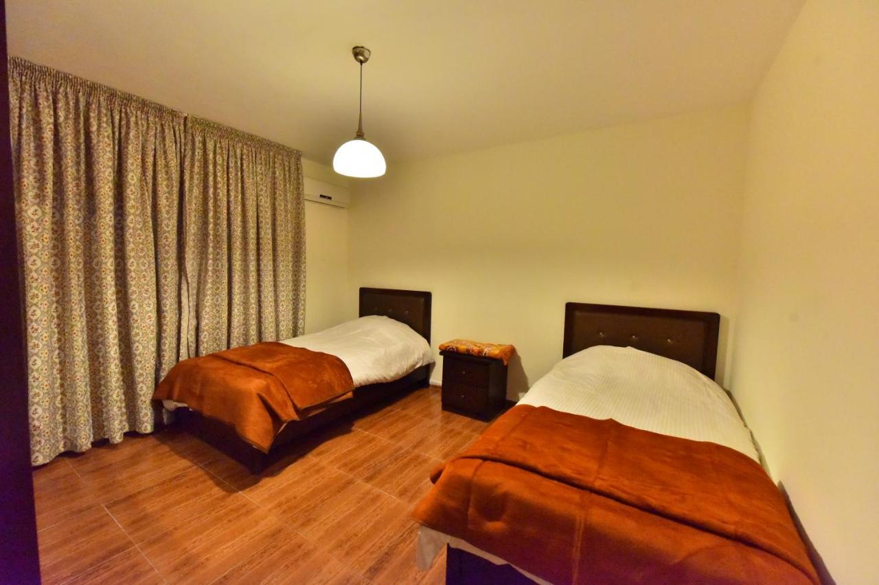 Al Farooq Hotel Apartments Амман Екстер'єр фото