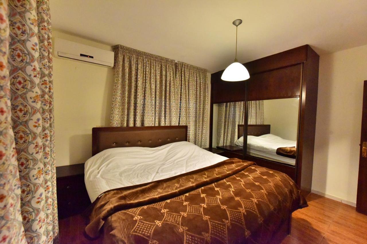 Al Farooq Hotel Apartments Амман Екстер'єр фото