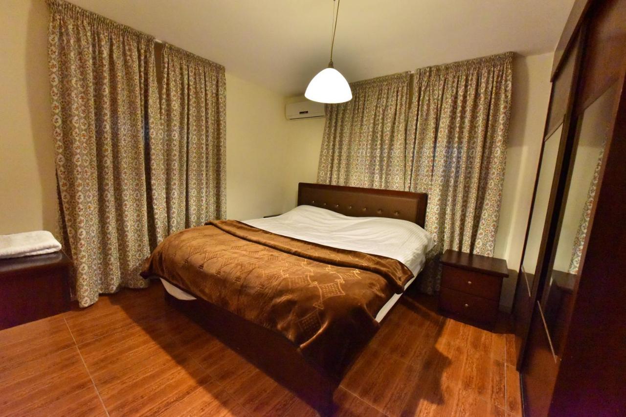 Al Farooq Hotel Apartments Амман Екстер'єр фото