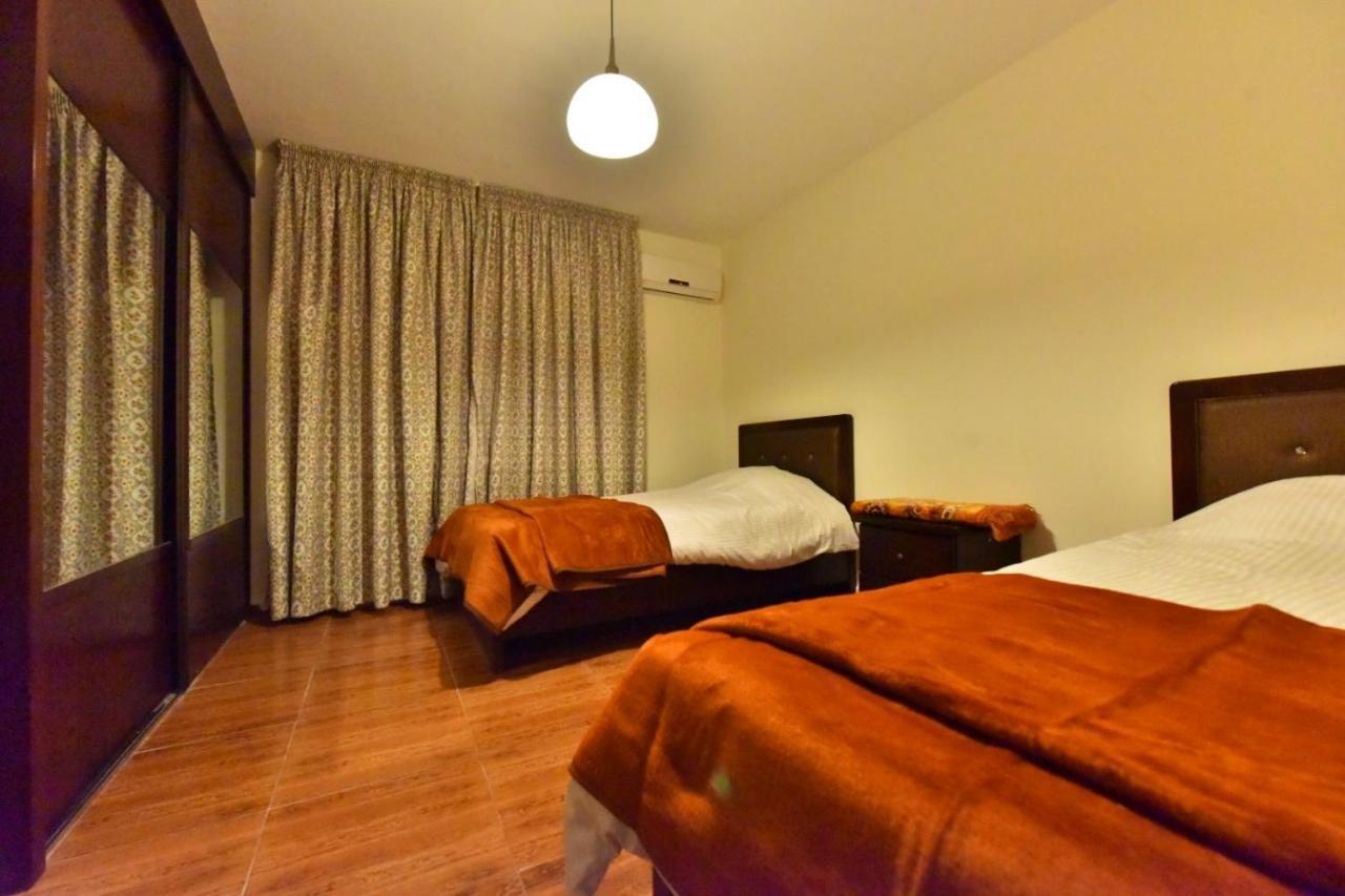 Al Farooq Hotel Apartments Амман Екстер'єр фото